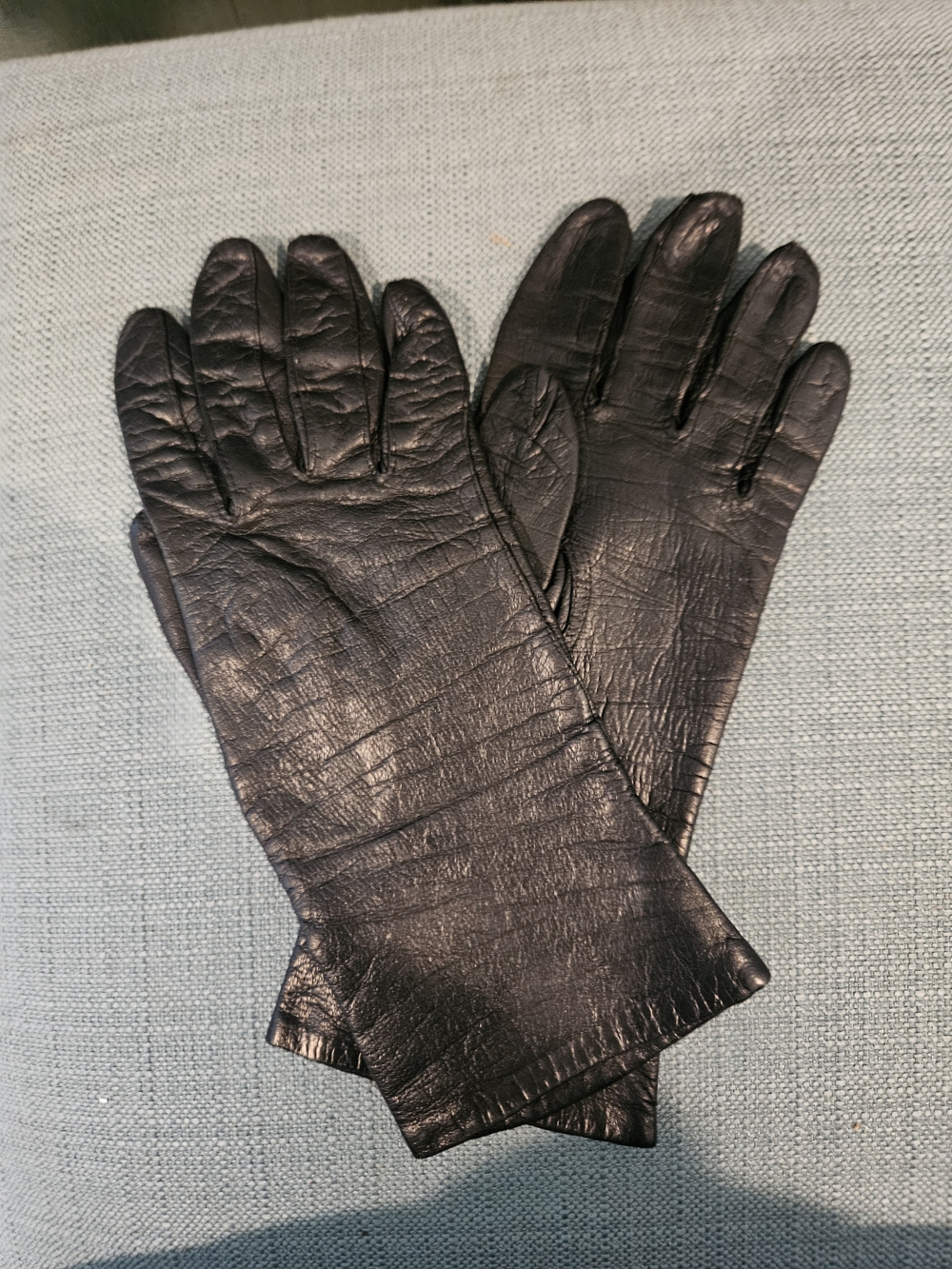 Vintage Leather Gloves - Picture 5 of 8